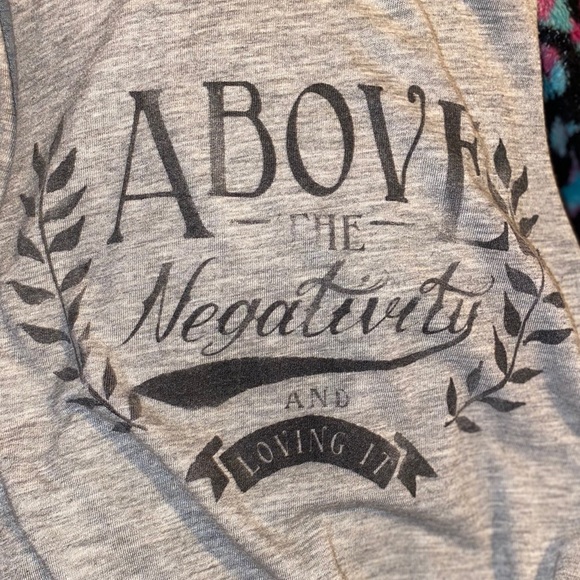 Grey & black graphic tank top - Picture 2 of 3